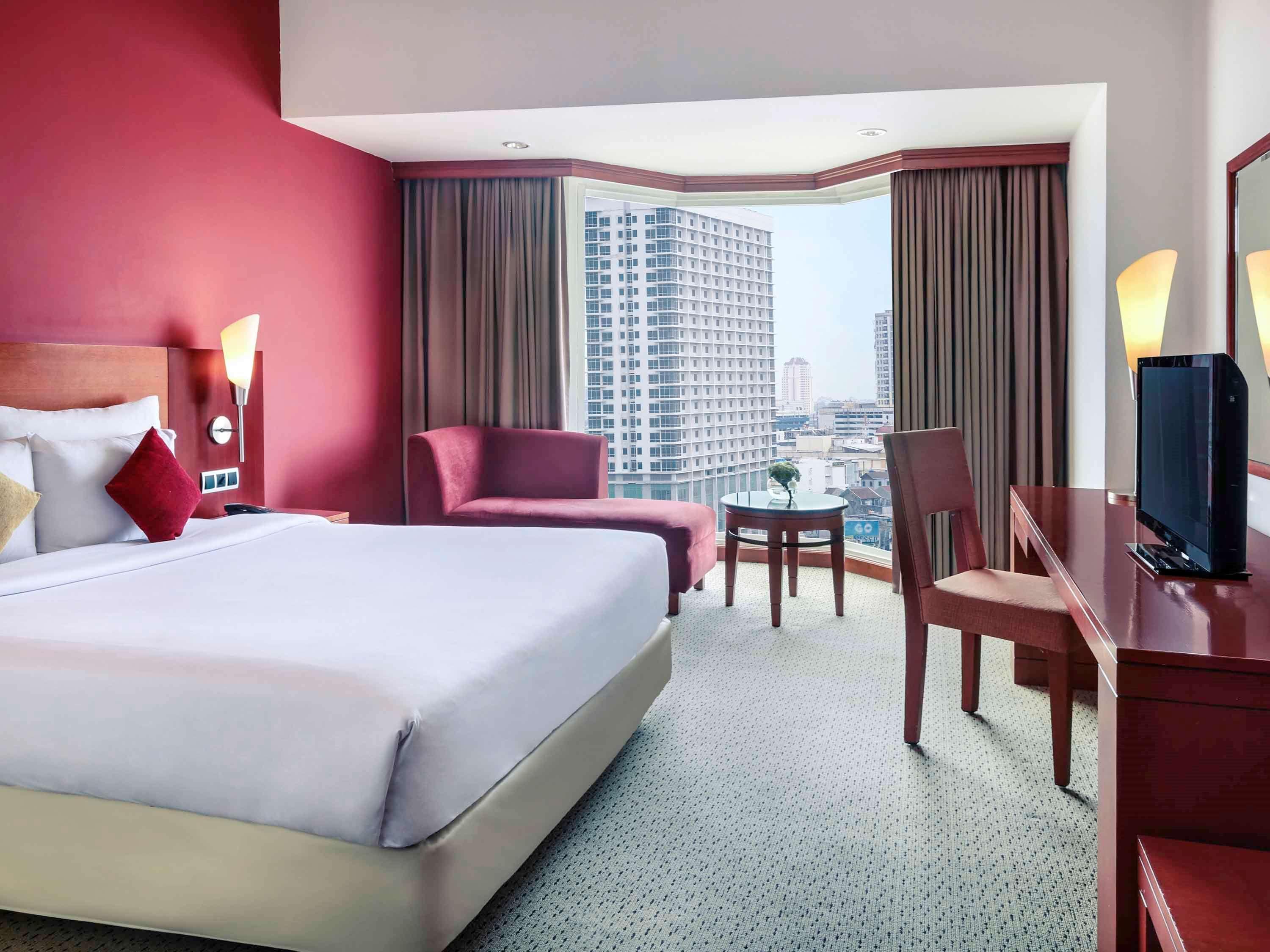 Отель Mercure Jakarta Kota Экстерьер фото