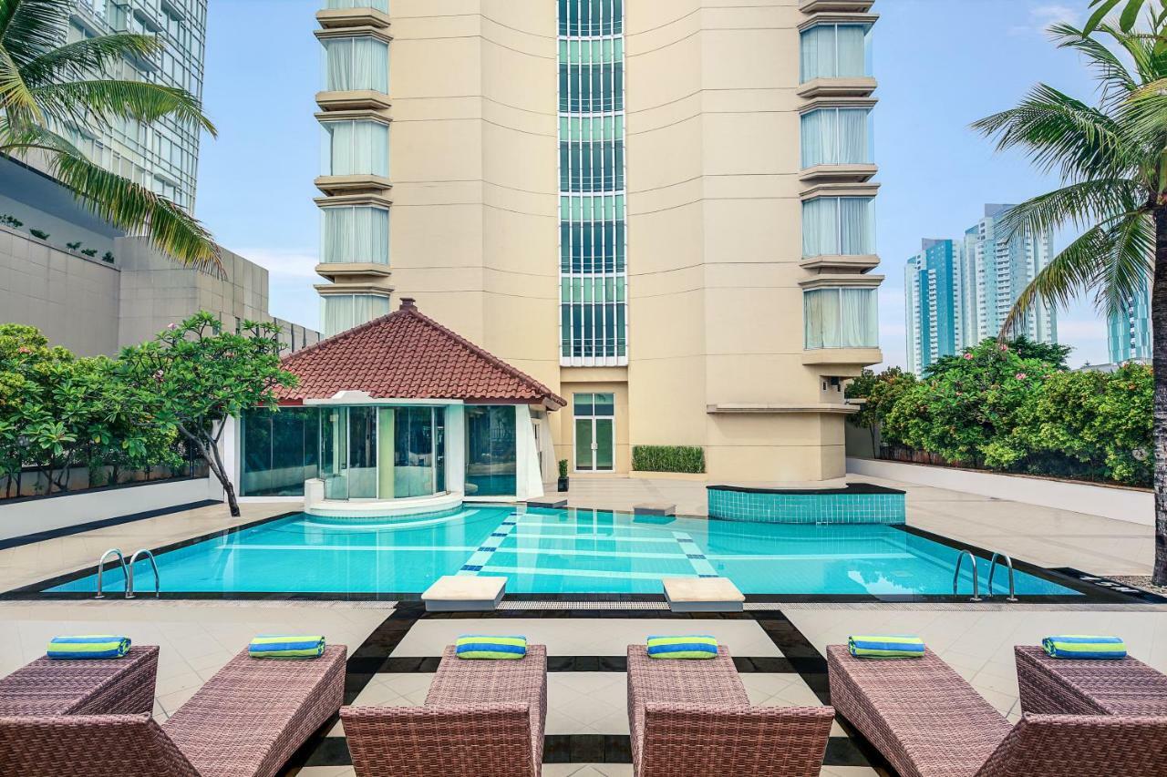 Отель Mercure Jakarta Kota Экстерьер фото